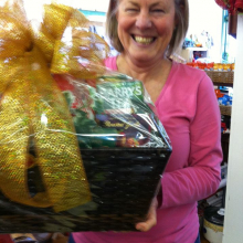 Another gorgeous Christmas gift basket 1469989_10202173215765868_2120434328_n.jpg