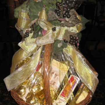 Custom holiday gift basket - wine theme